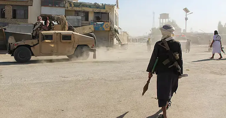 কান্দাহার প্রদেশে পাকিস্তান-আফগানিস্তান সীমান্তে পাহারা দিচ্ছেন আফগান তালেবান যোদ্ধারা